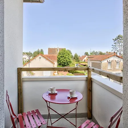 Lumineux Avec 2 Balcons A 600m De La - Fr-1-788-78 *