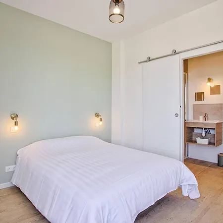 Appartement Lumineux Avec 2 Balcons A 600m De La - Fr-1-788-78 *